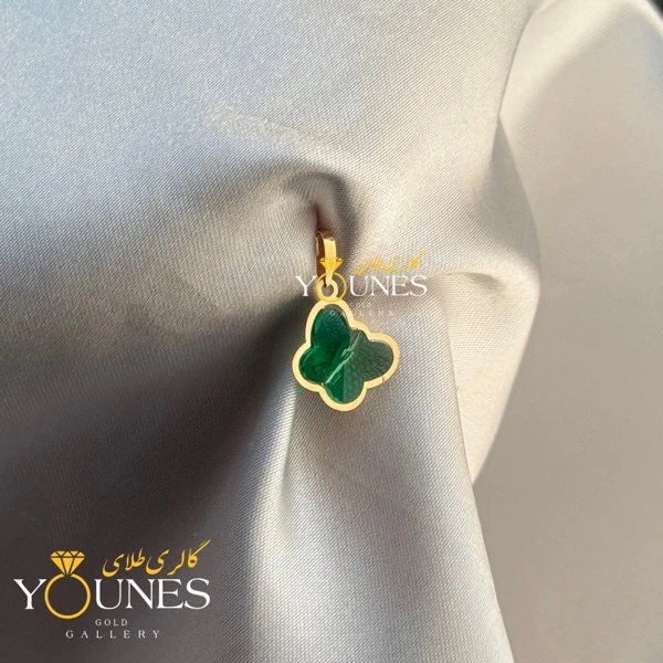 تصویر دوم آویز طلا سواروسکی پروانه ای سبز زمردی